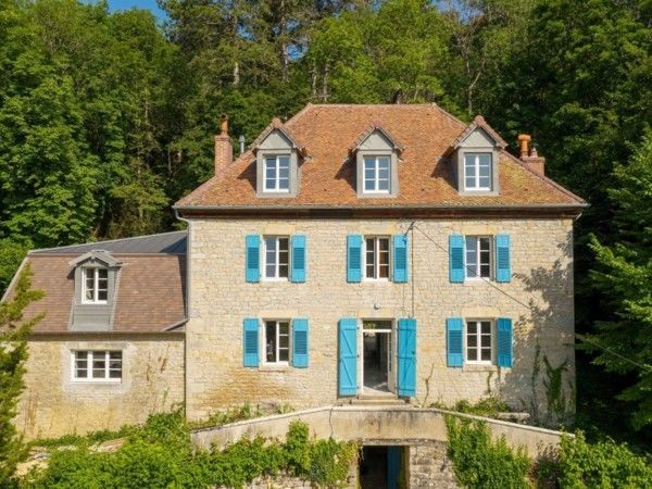 Création de trois lucarnes sur l'ancien corps de bâtiment et d'une extension en joint debout de type HFX -Charpentes Duchêne-ARBOIS-Jura