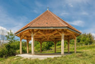 Kiosque reconstruit à l'identique suivant une carte postale  - Duchêne Charpentes - Arbois - Jura