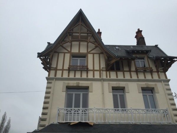 Maison avant réfection de la toiture en ardoise