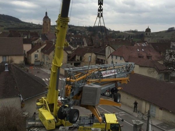 Mise en place de la grue chez le client - Il y a toujousr une solution même dans des situations compliquées