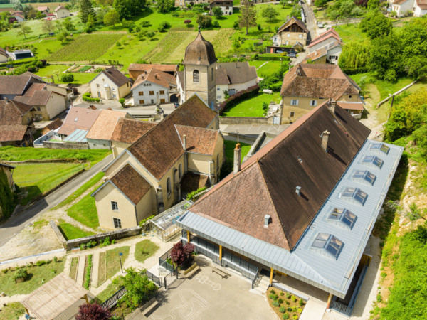 Vadans - Son Eglise - La Mairie et L'Ecole - Duchêne Charpentes - Arbois - Jura
